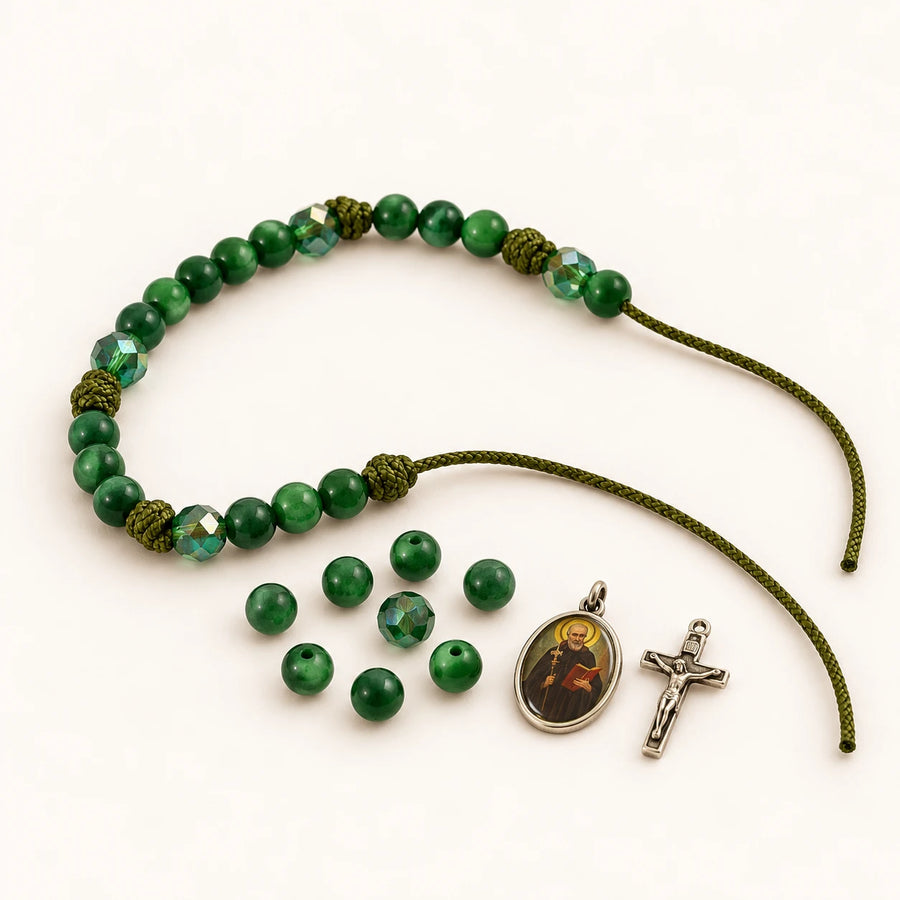 Cuentas de piedra natural tipo jade para el rosario de San José.